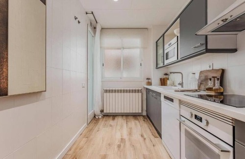 El Poble-sec Apartment | Mediterranean Comfort in the Heart of Barcelona