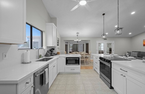 East Mesa House | Mesa Oasis 6BR Heated Pool Hot Tub Pickleball Sleeps 20