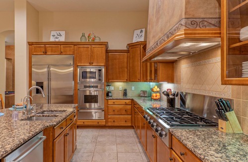 Las Sendas House | Mesa: TVs & King Beds All BRs, Heated POOL, Spa, Kiva Fireplace, Putting Green, Bikes