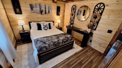 Superior House | Micham's Clark Fork River Retreat River Front, Mountain View Fire Pit Cabin 5