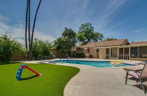 Bel Air House | Mid-Century Melrose 3bdrm Vintage Vibe with Pool
