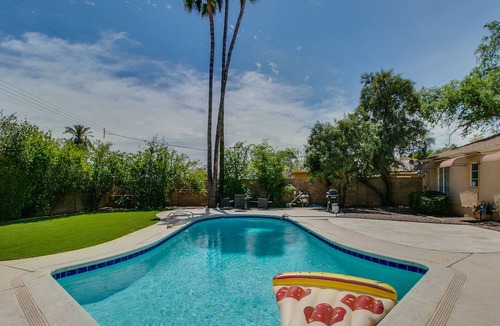 Bel Air House | Mid-Century Melrose 3bdrm Vintage Vibe with Pool