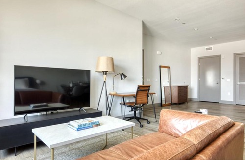 Mid-Wilshire Apartment | Mid-Wilshire Studio w Gym Pool nr S La Brea LAX-476