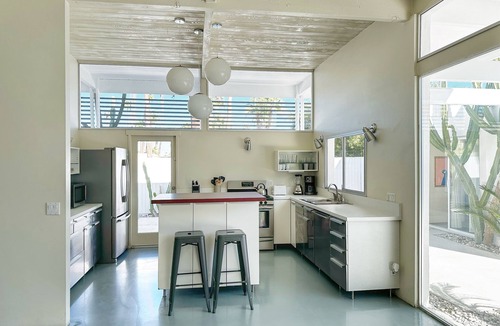 Palm Springs House | MidCentury Modern Pool Home in Twin Palms area. "Living Retro" Cover Home - Retr