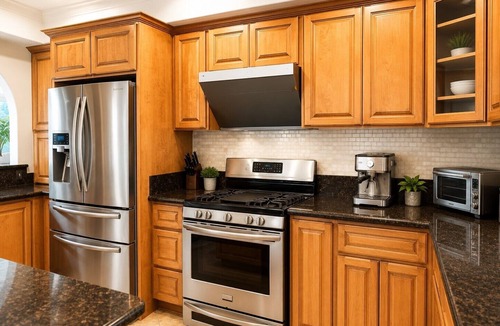 El Rancho House | Midterm Rental: Peaceful House with Big Yard, AC, Wifi, Laundry, Tesla Charger.