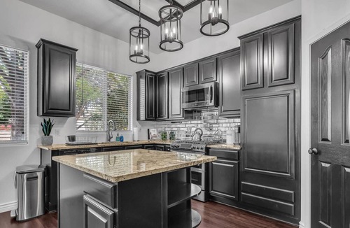 Greenfield Lakes House | Midweek Reduced Feb-Mar | 6BR Gilbert Home w/Pool & Pool Table | Sleeps 14 | Near Bell Bank Park