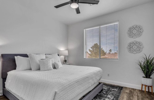 Greenfield Lakes House | Midweek Reduced Feb-Mar | 6BR Gilbert Home w/Pool & Pool Table | Sleeps 14 | Near Bell Bank Park