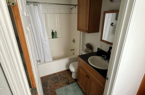 Hot Springs Apartment | Mineral Soak Retreat, sleeps 4, dog friendly
