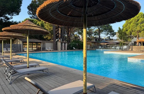 Cala Rossa Apartment | Mini Villa luxueusement équipée T4 duplex 75 m2 dans résidence Fiori di Cala Rossa superbement arborée - chez Anne avec très grande piscine de 350 m2 chauffée