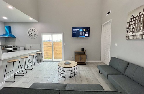 Brownsville Condo | Miramar #1 - Modern & Spacious 3BD/3.5BA - WiFi