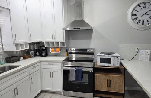 Brownsville Condo | Miramar #1 - Modern & Spacious 3BD/3.5BA - WiFi