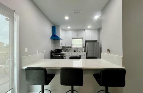 Brownsville Apartment | Miramar - #3 - Fresh & Stylish 3BD3BA - WiFi