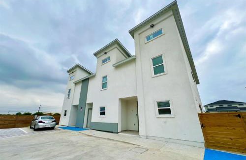Brownsville Apartment | Miramar - #3 - Fresh & Stylish 3BD3BA - WiFi
