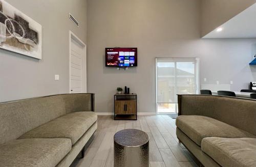 Brownsville Apartment | Miramar - #3 - Fresh & Stylish 3BD3BA - WiFi