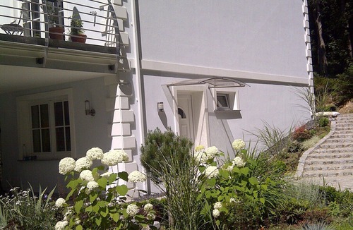 Wilhelmshorst Apartment | Modern apartment in spacious villa, 3,000 sqm property, south-facing slope, forest, WIFI