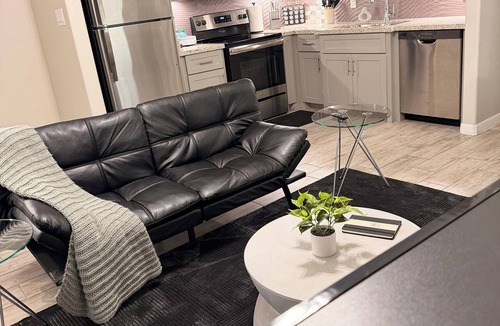 Edinburg Apartment | Modern 1-bedroom apartment with AC in charming Edinburg