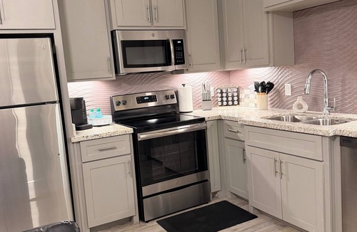 Edinburg Apartment | Modern 1-bedroom apartment with AC in charming Edinburg