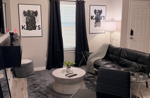 Edinburg Apartment | Modern 1-bedroom apartment with AC in charming Edinburg