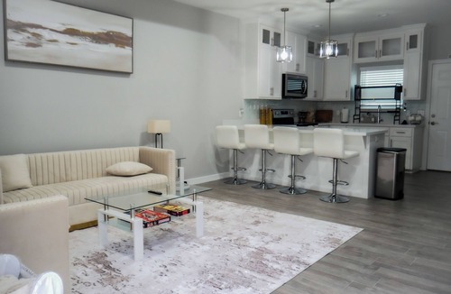 Weslaco House | Modern 2-bed, 2-bath home with WiFi, Smart TVs, coffee, tea, and cereal included