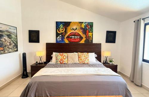 San Antonio Tlayacapan House | Modern 2 Bed Retreat-Great Location-Patio-Gym-Pickleball Court-Golf Cart-Scooter
