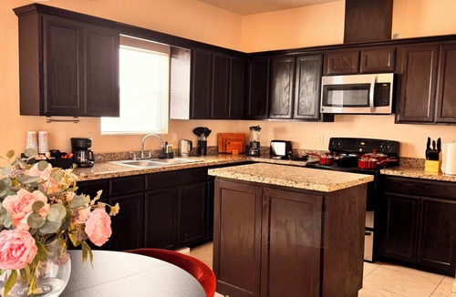 Edinburg Apartment | Modern 2BR, 2BA, Near UTRGV, Fast WiFi, Pets OK, Near Hospitals