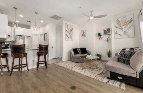 North Mountain Condo | Modern 2BR Townhouse |Shared Pool, Gym, Spa & More