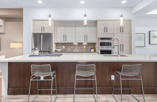 Entertainment District House | Modern 3 bedroom Scottsdale Townhome w/ rooftop deck