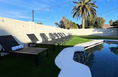 Paradise Valley Village House | Modern 3 bedroom with heated pool and mountain view