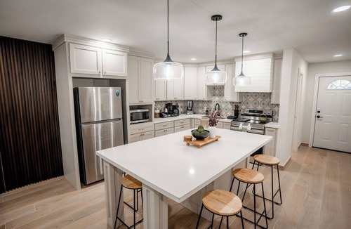McAllen House | Modern 4BR Retreat-Near McAllen Convention Center