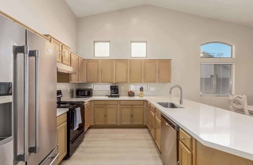 Avondale House | Modern 4BR Retreat with Game Room, Backyard & BBQ