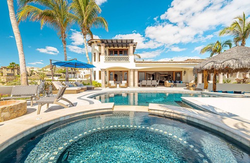 Buzzards House | Modern 5bd Villa in a Beachfront community with private pool and jacuzzi