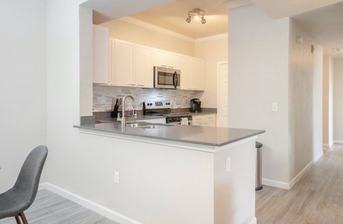 Tramonto Apartment | Modern Apartment in Prime Location (ID4278)