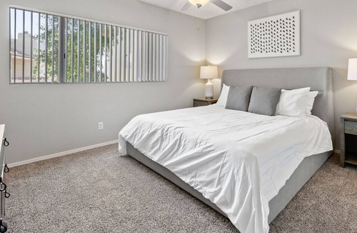 The Islands Apartment | Modern Apartment in Prime Location (ID8459X71)