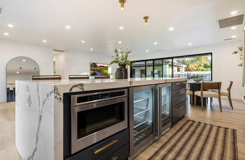 Arcadia Lite House | Modern Arcadia Oasis: Newly Renovated. Indoor-Outdoor Living. Walk to Dining!