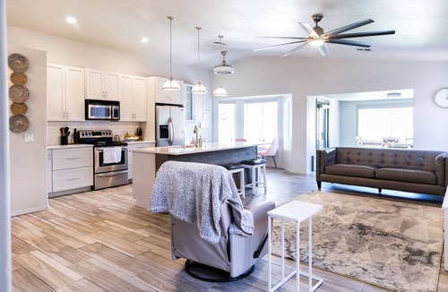 Superstition Springs House | Modern & clean home with lake view