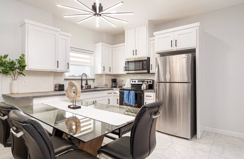 Pharr Apartment | Modern Comfort |Brand New Apartment |Walk to Shops
