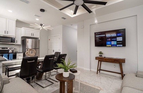 Pharr Apartment | Modern Comfort |Brand New Apartment |Walk to Shops