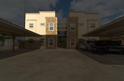 Pharr Apartment | Modern Comfort |Brand New Apartment |Walk to Shops