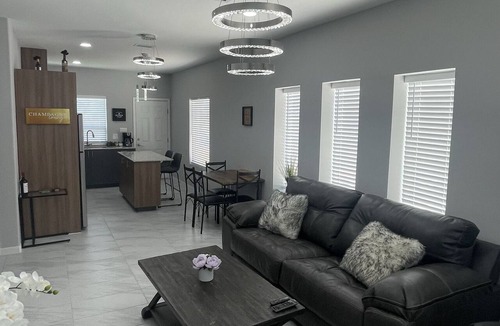 Weslaco Apartment | Modern comfortable retreat in gated community!
