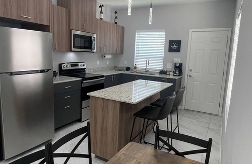 Weslaco Apartment | Modern comfortable retreat in gated community!