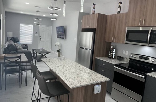 Weslaco Apartment | Modern comfortable retreat in gated community!