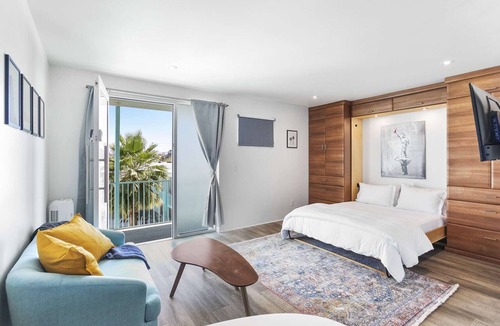 Roosevelt Condo | Modern Contemporary Living in DTPH - Poolside.