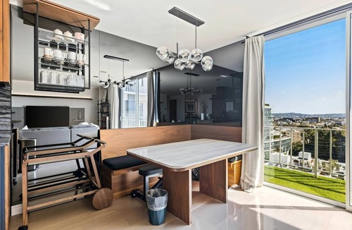 Beverly Grove Condo | Modern Cozy 1-bedroom condo in Beverly Hills