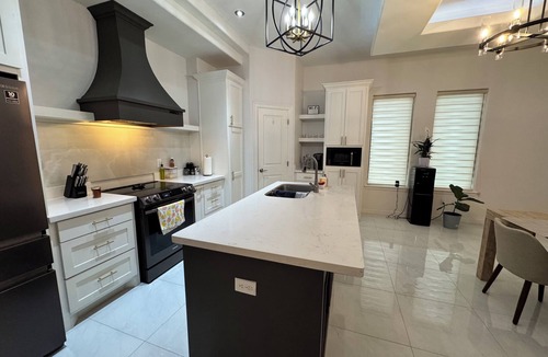 Mission House | Modern Cozy Home Near Everything.