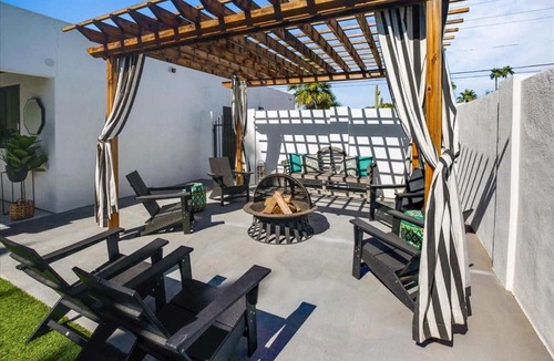 Raskin Estates House | Modern Desert Home Heated Pool