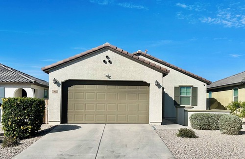 South Mountain House | Modern Desert Oasis - Private Pool - Sleeps 9 Guests - Near DT & Airport