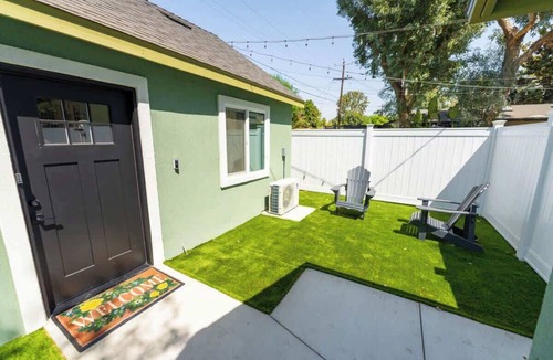 Riviera - Westchester Apartment | Modern Downtown Guest House w/Private Entrance