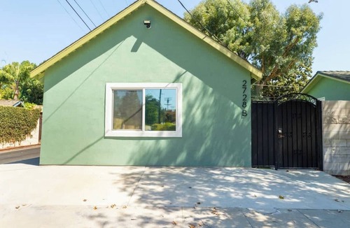 Riviera - Westchester Apartment | Modern Downtown Guest House w/Private Entrance