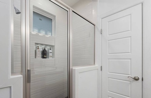 Pharr House | Modern Duplex with Fully Upgraded Amenities