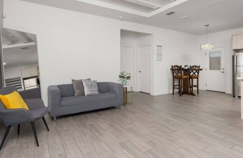 Pharr House | Modern Duplex with Fully Upgraded Amenities